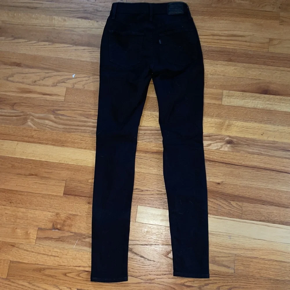🥳HOST PICK🥳 Levis Black High Rise Skinny Jeans - Picture 6 of 8